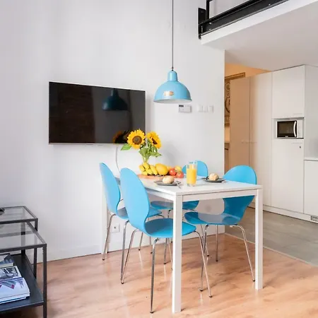 Intimate On The Old Town By Apart Service *