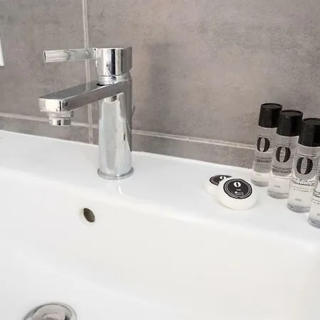 Intimate On The Old Town By Apart Service