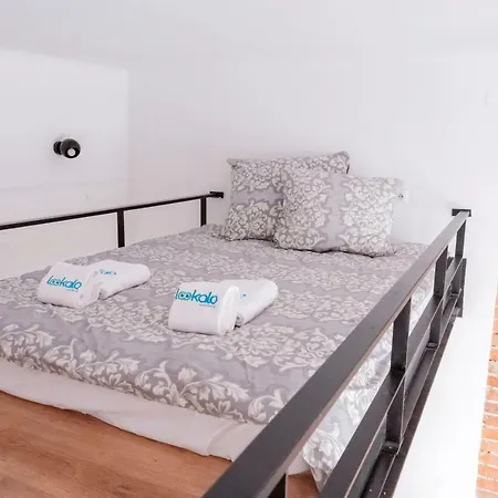 Intimate On The Old Town By Apart Service *